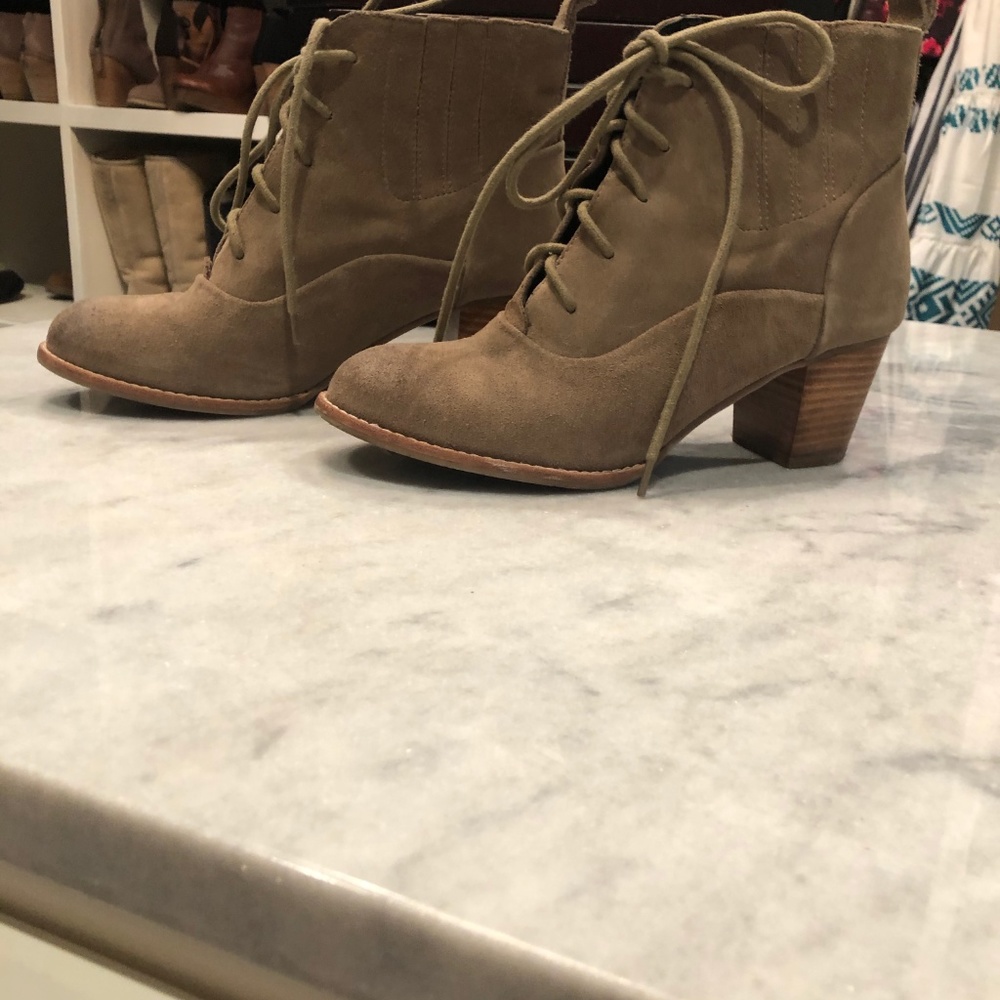 DV BY DOLCE VITA Joli Taupe Suede 9